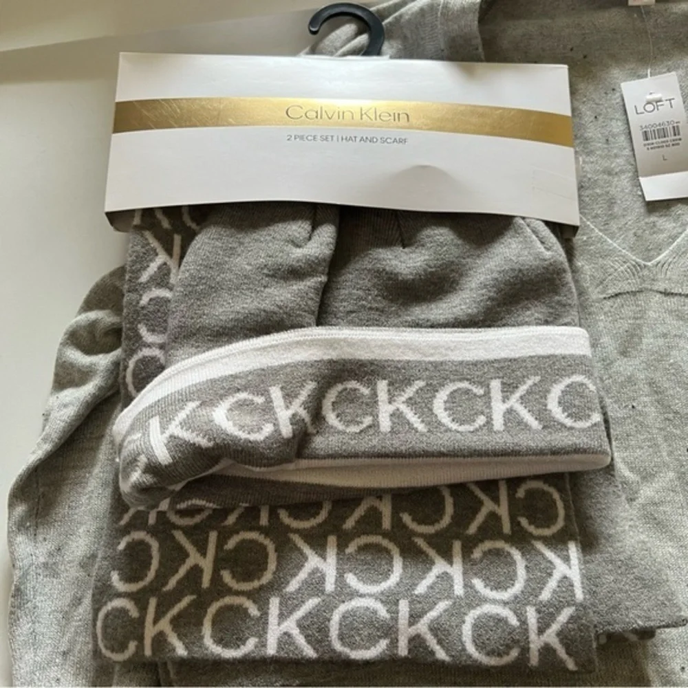 Calvin Klein Gray and White 2pc Hat and Scarf Set NWT Ret $88